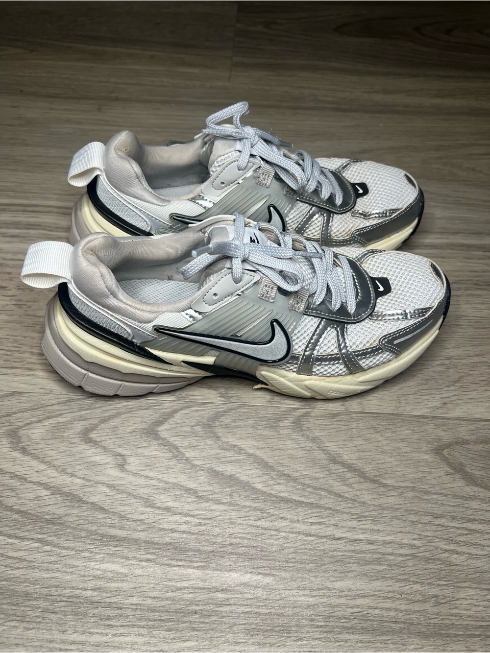 Nike Women's V2K Run Sneakers Summit White Iron Ore/Metallic Sz 7 *Tiny Flaws